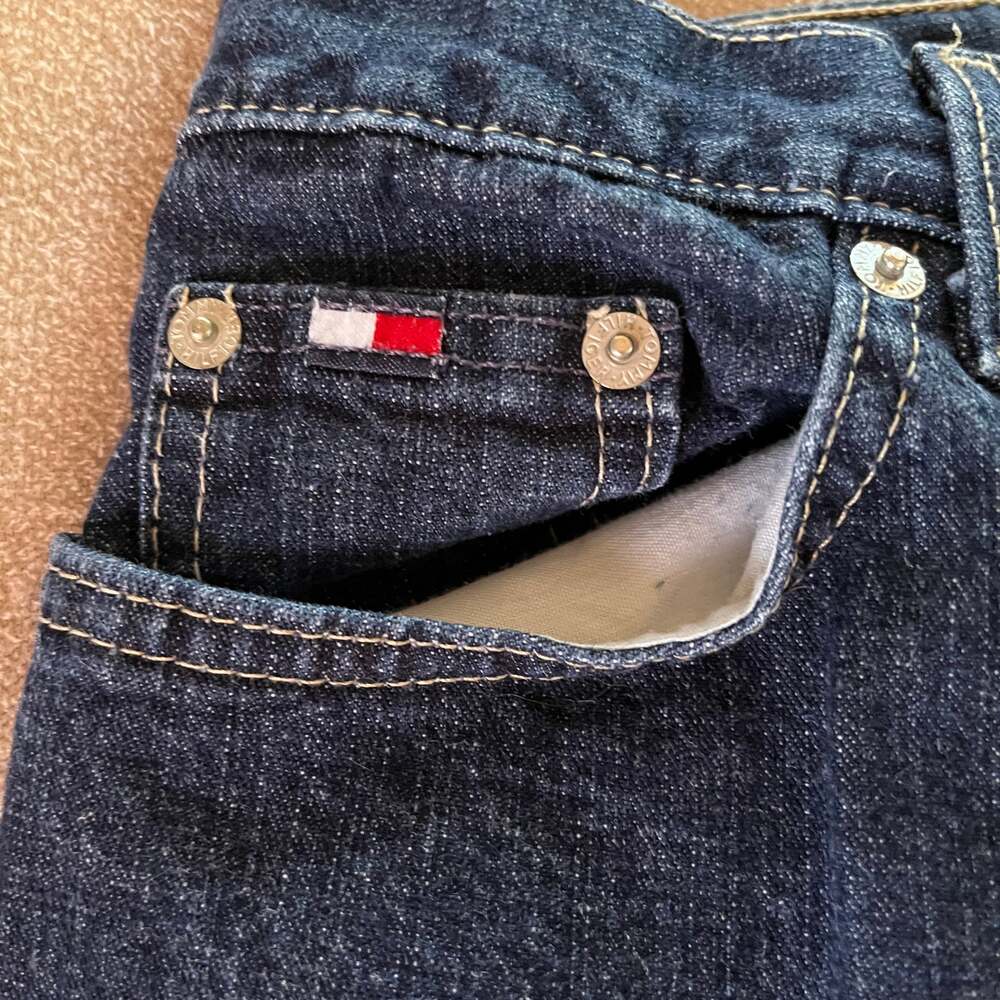 Tommy Hilfiger Women's Layla High Rise Slim Straight Jeans in Dark Wash - Picture 2 of 4